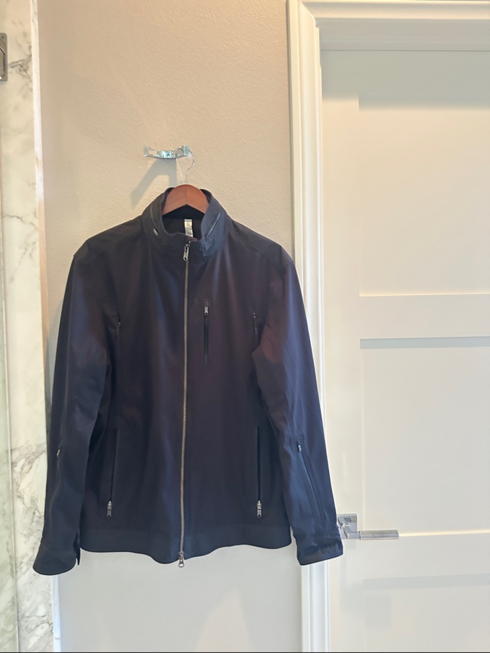 lululemon athletica Men's black Lightweight Zip Jacket